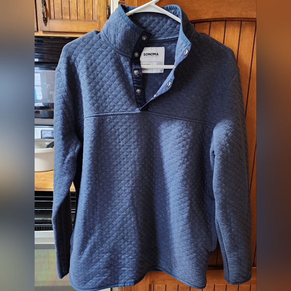 Medium Womans  Sonoma Goods for life quilted  Navy top